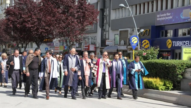 Kortej Yürüyüşü Yoğun İlgi Gördü
