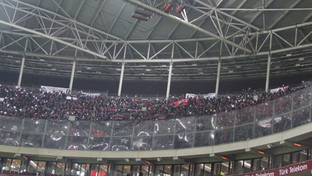 KSK taraftar TT Arena'yı inletti