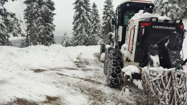 Küre'de Köy Yollarında Karla Mücadele Sürüyor