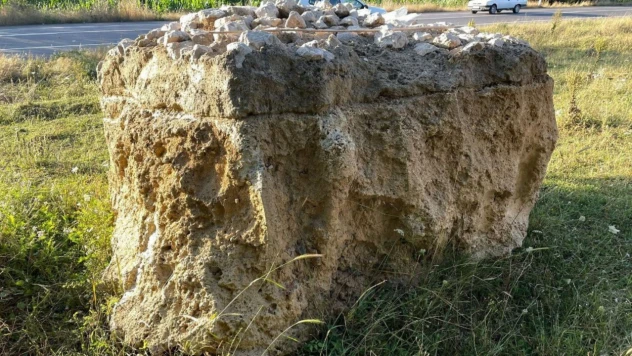 Lahit mezar sanıldı, üzerine beton dökülmüş kayaç çıktı