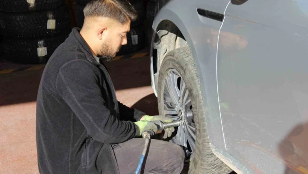 Lastikçilerin 'Kış Lastiği' Mesaisi Erken Başladı