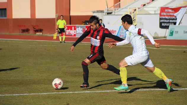 LİDER İLK YARIDA İŞİ BİTİRDİ