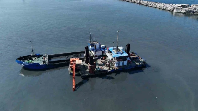 Limanda Temizlik Çalışmaları Sürüyor