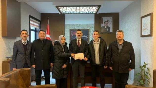 Lise öğrencileri 12 bin TL bağışladı