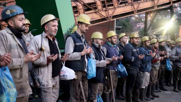 Maden Ocağında Hayatını Kaybeden 8 İşçi Dualarla Anıldı