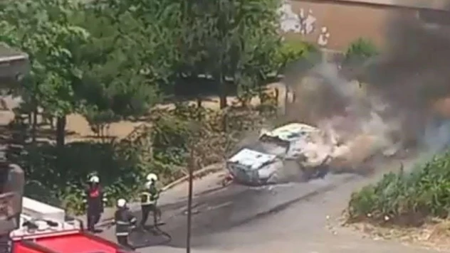 Araç Yangını Paniğe Neden Oldu