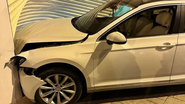 Mardin'de Otomobil Dükkana Daldı