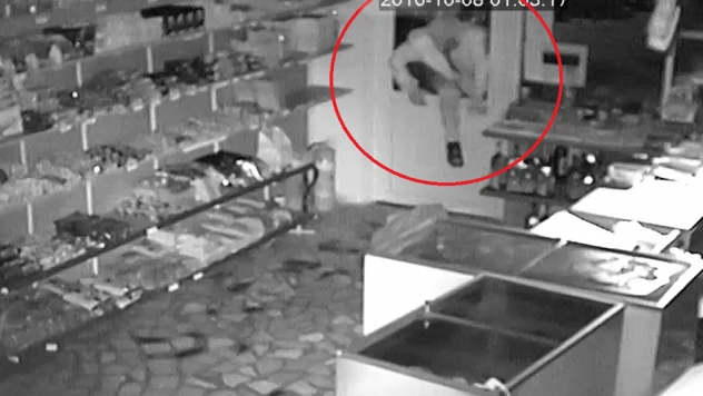 Marketten çaldı, evinde yakalandı