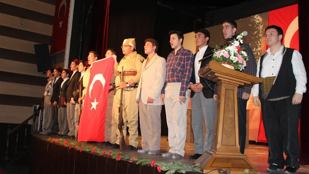 Mektepliler Çanakkale Destanı'nı yaşattı