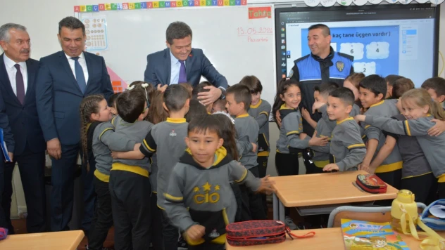 Mektuplaşma Geleneği Yeni Nesillere Aktarılıyor