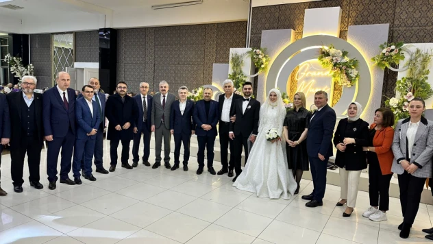 Melih İle Hümeyra Evlendi