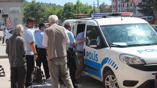Meydanda yankesicilik girişimi