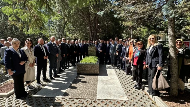 MHP Kastamonu Teşkilatından Türkeş'in Kabrine Ziyaret
