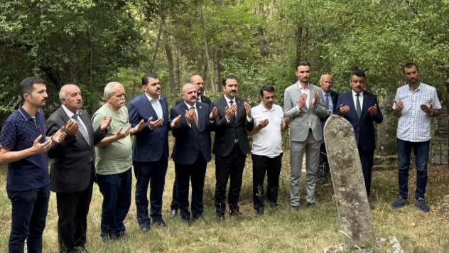 MHP Teşkilatı, İbrahim Güneş'i Kabri Başında Andı
