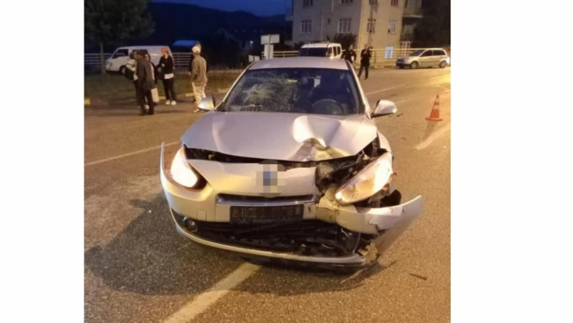 Minibüs ile otomobil çarpıştı: 2 yaralı