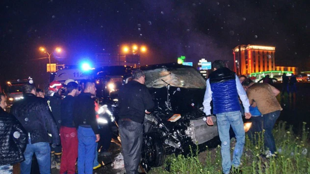 Minibüs ile TIR çarpıştı: 8 yaralı