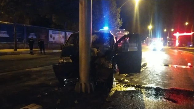 Minibüs Levhaya Çarptı: 1 Yaralı
