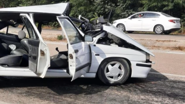 Minibüs otomobil ile çarpıştı: 2 yaralı