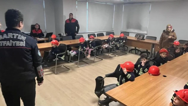 Minik Misafirlere İtfaiye Müdürlüğünde Ağırlandı