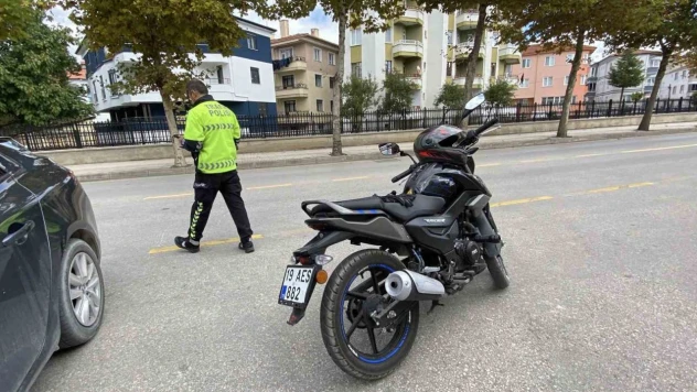 Motosiklet İle Otomobil Çarpıştı: 1 Yaralı