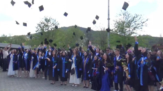 26. Dönem Mezunları Diplomalarını Coşkuyla Aldı