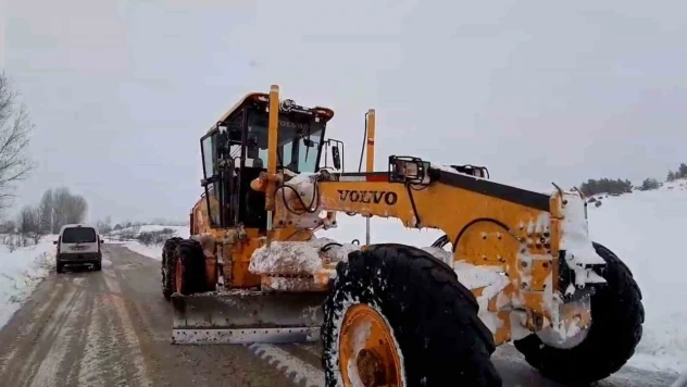 Mudurnu'da Karla Mücadele Çalışmaları Aralıksız Sürüyor