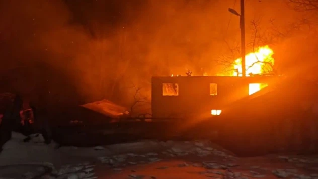 İki Katlı Ev Alevlere Teslim Oldu