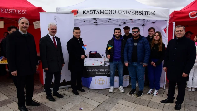 Öğrenci Toplulukları Stant Açtı