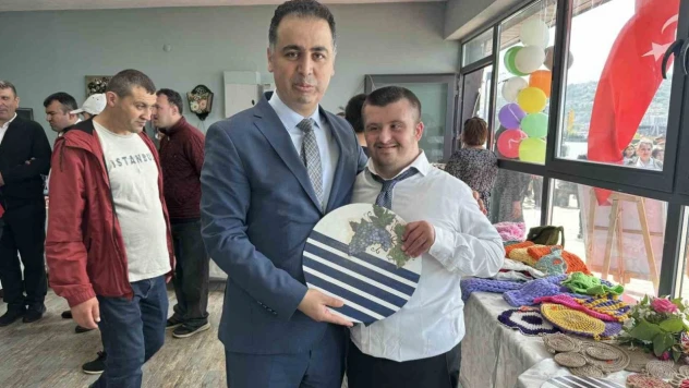 Öğrencilerden Engelsiz Sergi