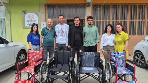 Öğrencilerden Tekerlekli Sandalye Bağışı