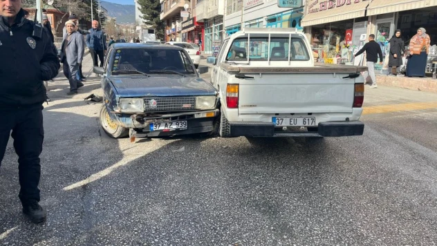 Önce birbirlerine sonra duran araçlara çarptılar
