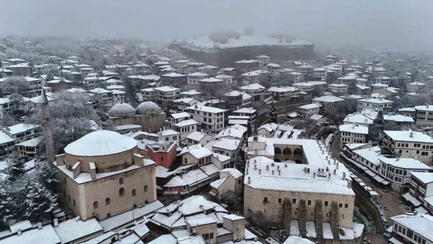 Safranbolu'nun Tarihi Konakları Beyaz Örtüyle Kaplandı