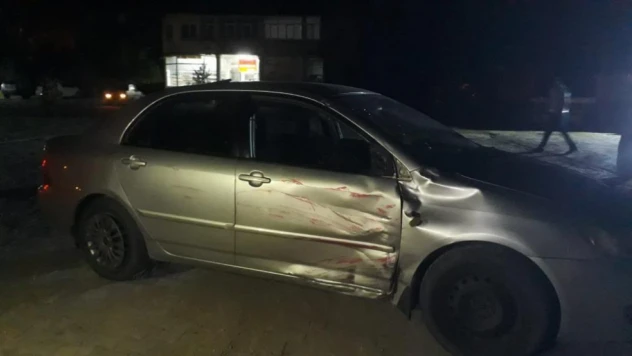Otomobil ile motosiklet çarpıştı