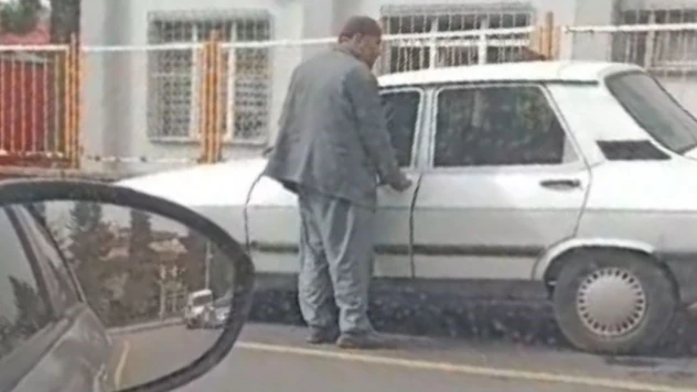 Otomobilini Park Edip Dilenmeye Gitti