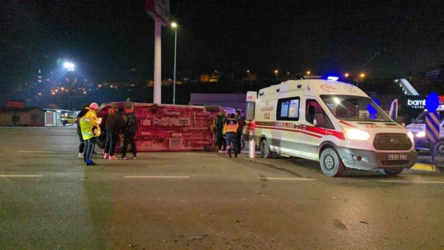 Otomobille Çarpışan Ambulans Devrildi