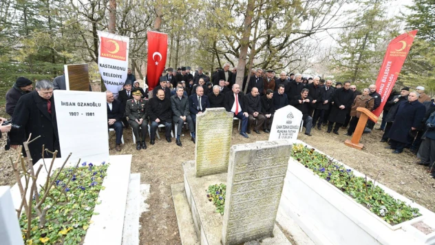 Ozanoğlu, kabri başında anıldı