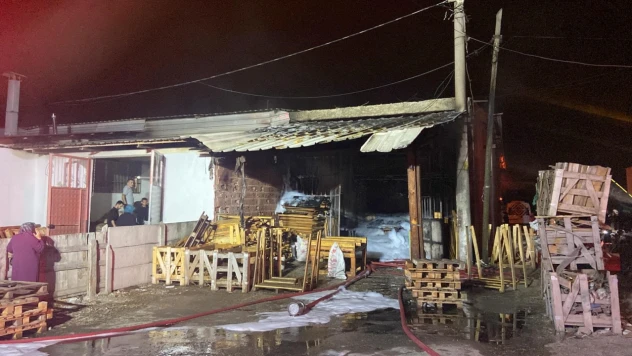 Palet dükkanında yangın