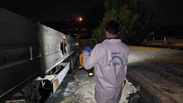 Park Halindeki Tırların Dorselerini Ateşe Verdiler