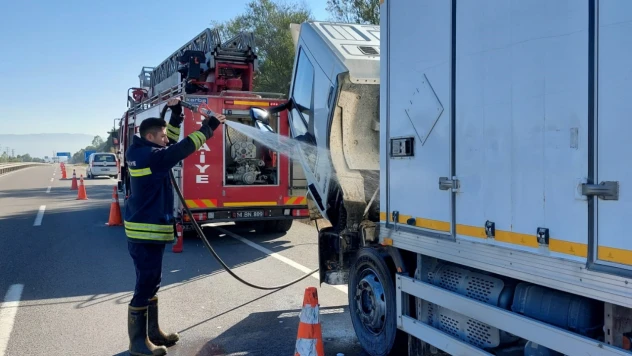 Patlayıcı yüklü kamyonun motoru alev aldı