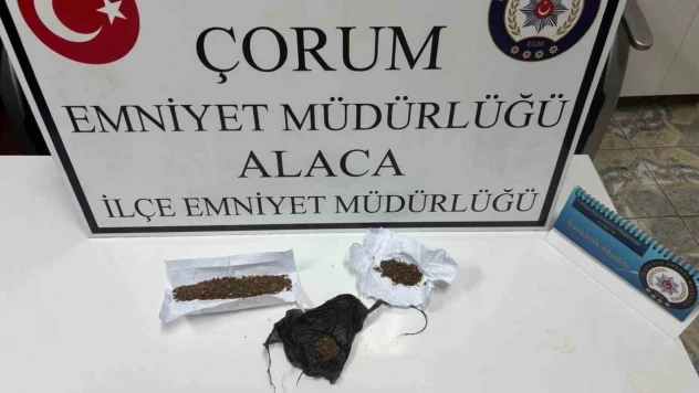 Uyuşturucuyu Aracın Camından Dışarı Attılar