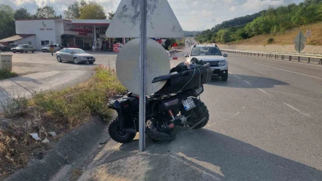 Polisin 'Dur' İhtarına Uymayan Otomobil Kaza Yaptı: 2 Yaralı