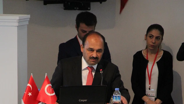 'Pratiğe aktarılamayan teori raflarda kalıyor'