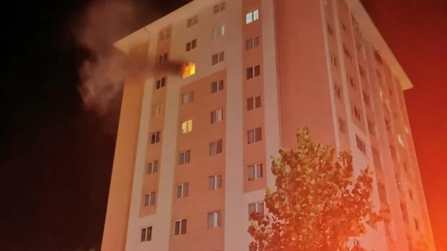 Prizde unutulan ütü evi yaktı