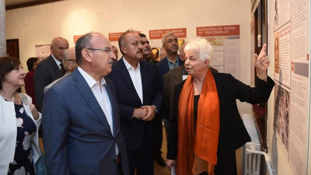 Prof. Dr. Sakine Esen Eruz'un sergisi açıldı