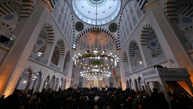 Regaip Kandili Dualarla İdrak Edildi