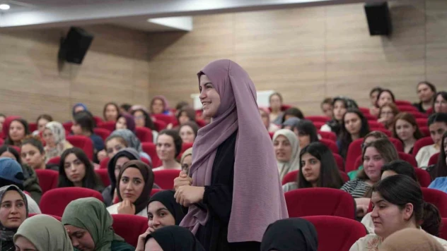 Rektör Akkaya İle Rektör Alican 'Gençlerle Baş Başa' Programında Öğrencilerle Bir Araya Geldi