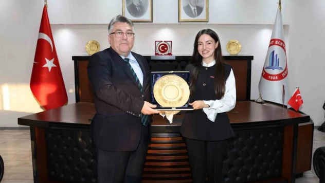 BEÜ'lü Akademisyene 'Yılın Doktora Tezi' Ödülü