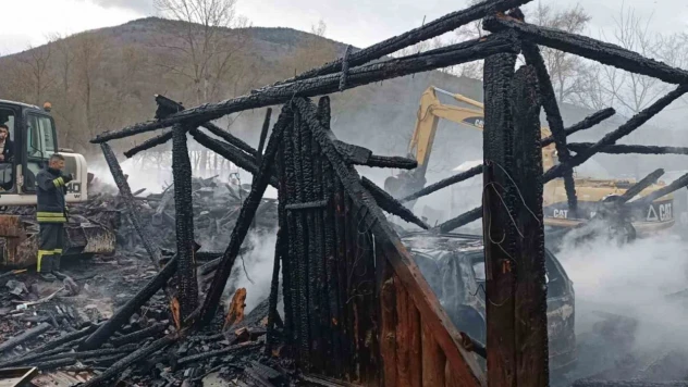 Yangın Her Şeyi Küle Çevirdi