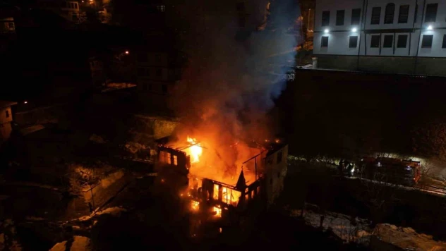 200 Yılık Tarihi Konak Alevlere Teslim Oldu