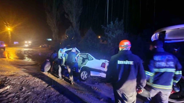 Sağanak Sonrası Çamura Saplanan Araç Mahsur Kaldı
